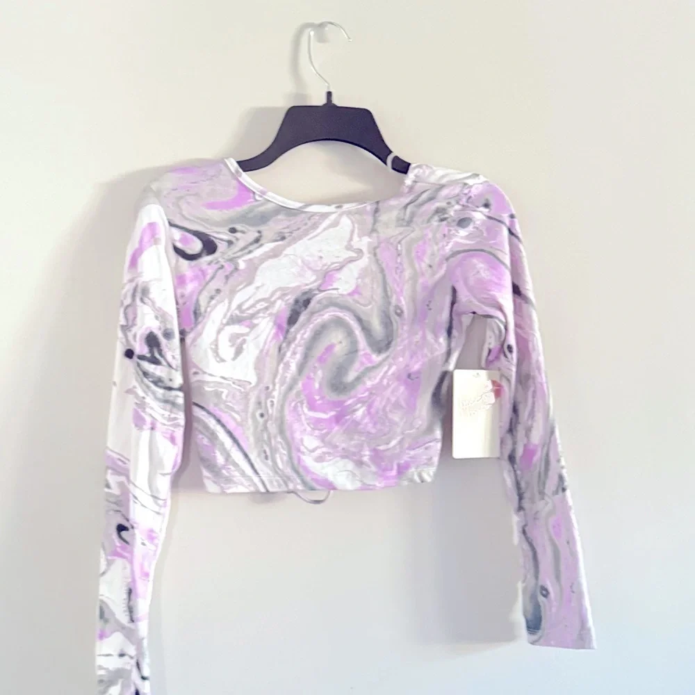 Free Kisses Long Sleeve crop top,’long sleeve shirt size S - Picture 4 of 6